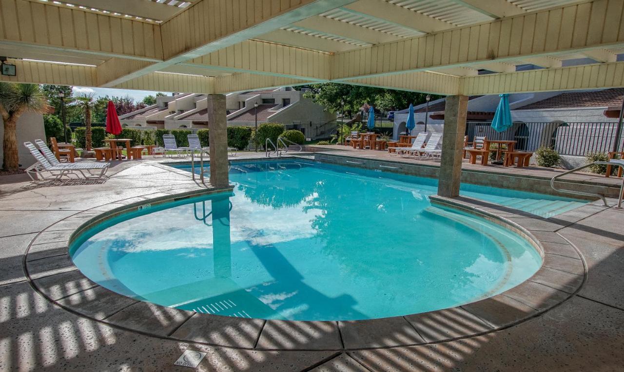Multi Resorts At Villas At Southgate St. George Buitenkant foto