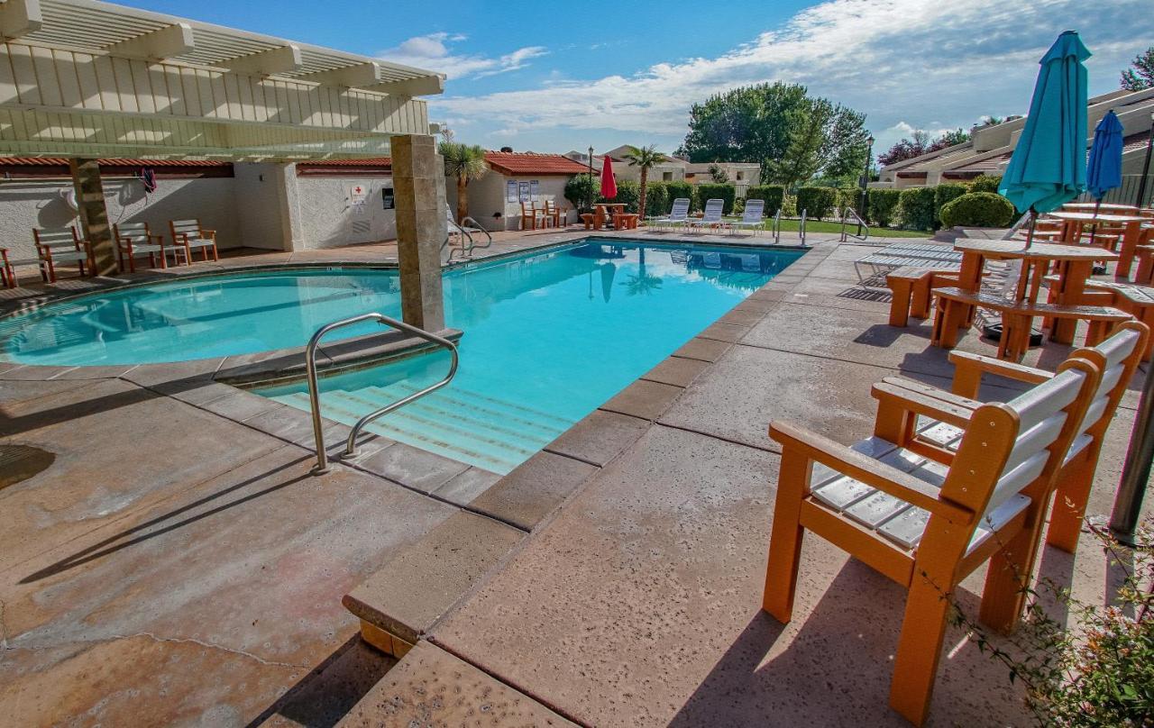 Multi Resorts At Villas At Southgate St. George Buitenkant foto
