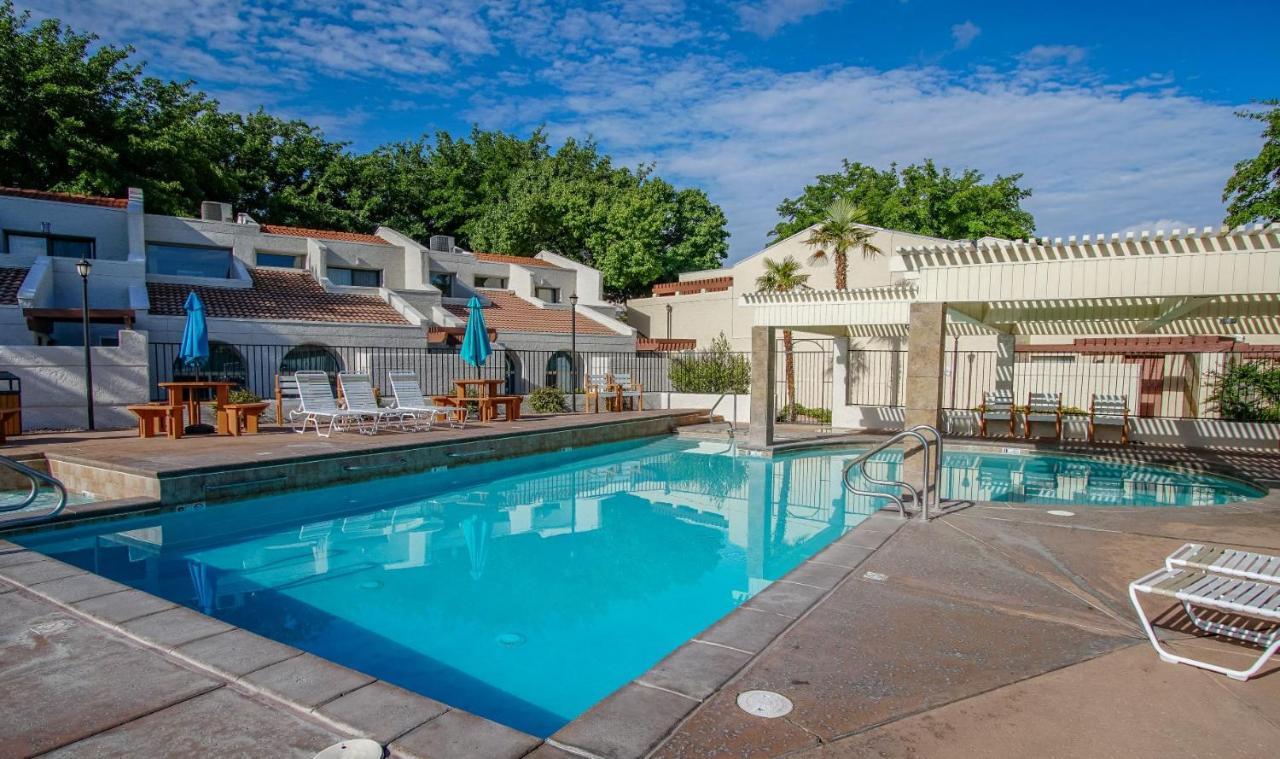 Multi Resorts At Villas At Southgate St. George Buitenkant foto